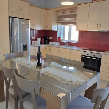 וילה Elina's Maisonette *